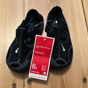 Nike black size 8c water shoes new with tag
